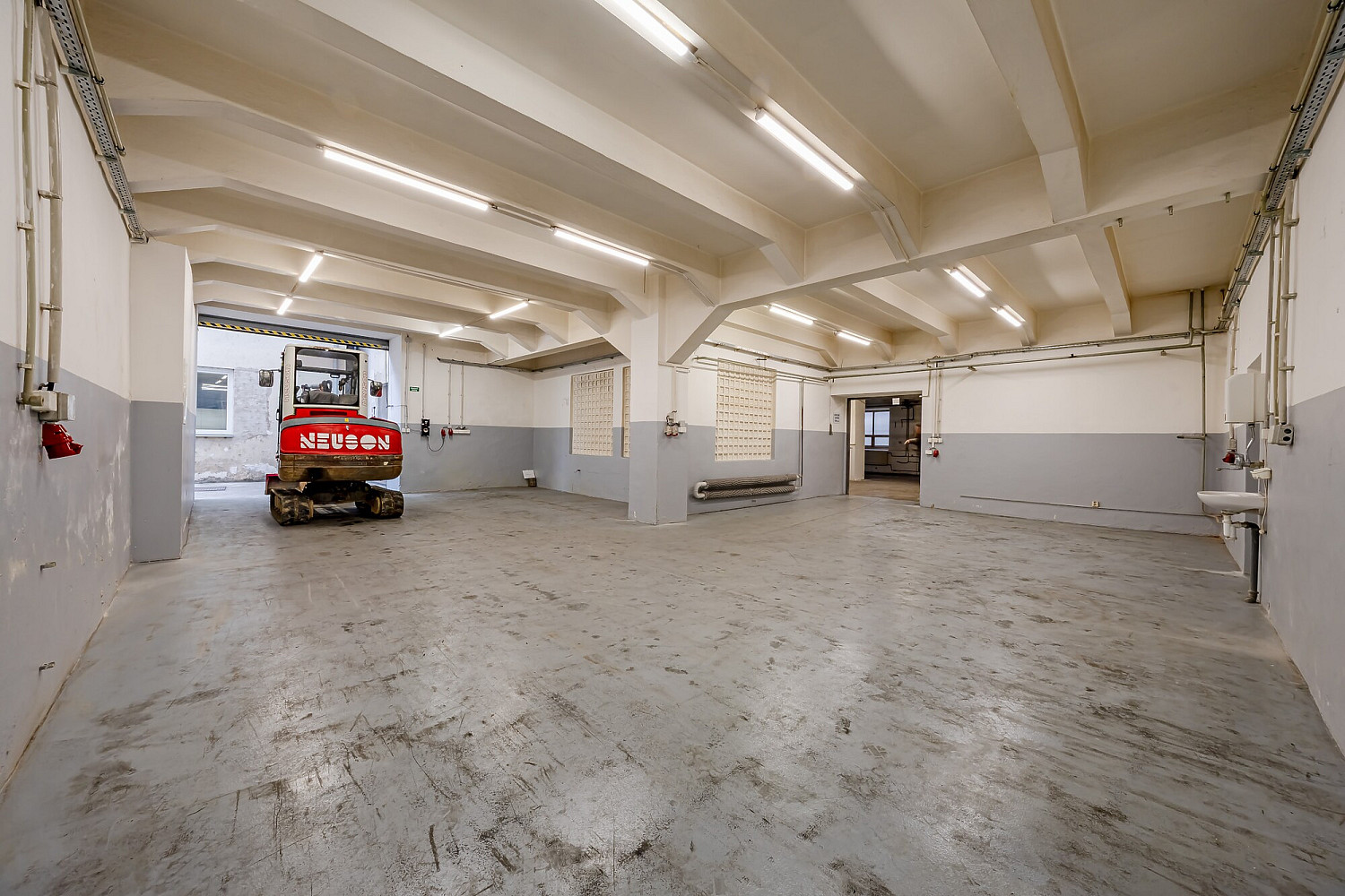 Pronájem výrobních prostor 348 m²