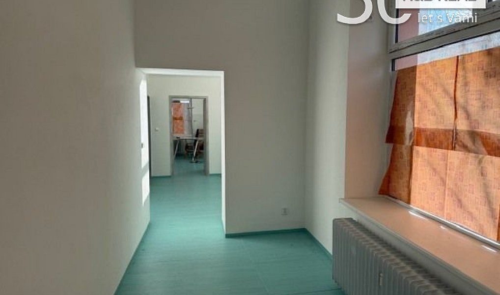 Pronájem obchodních prostor 200 m², Vsetín – náhled fotky 6