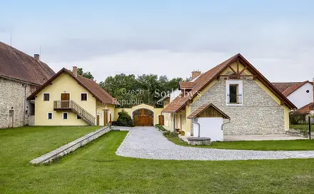 Prodej domu 350 m² s pozemkem 7 500 m², Lozice, okres Chrudim