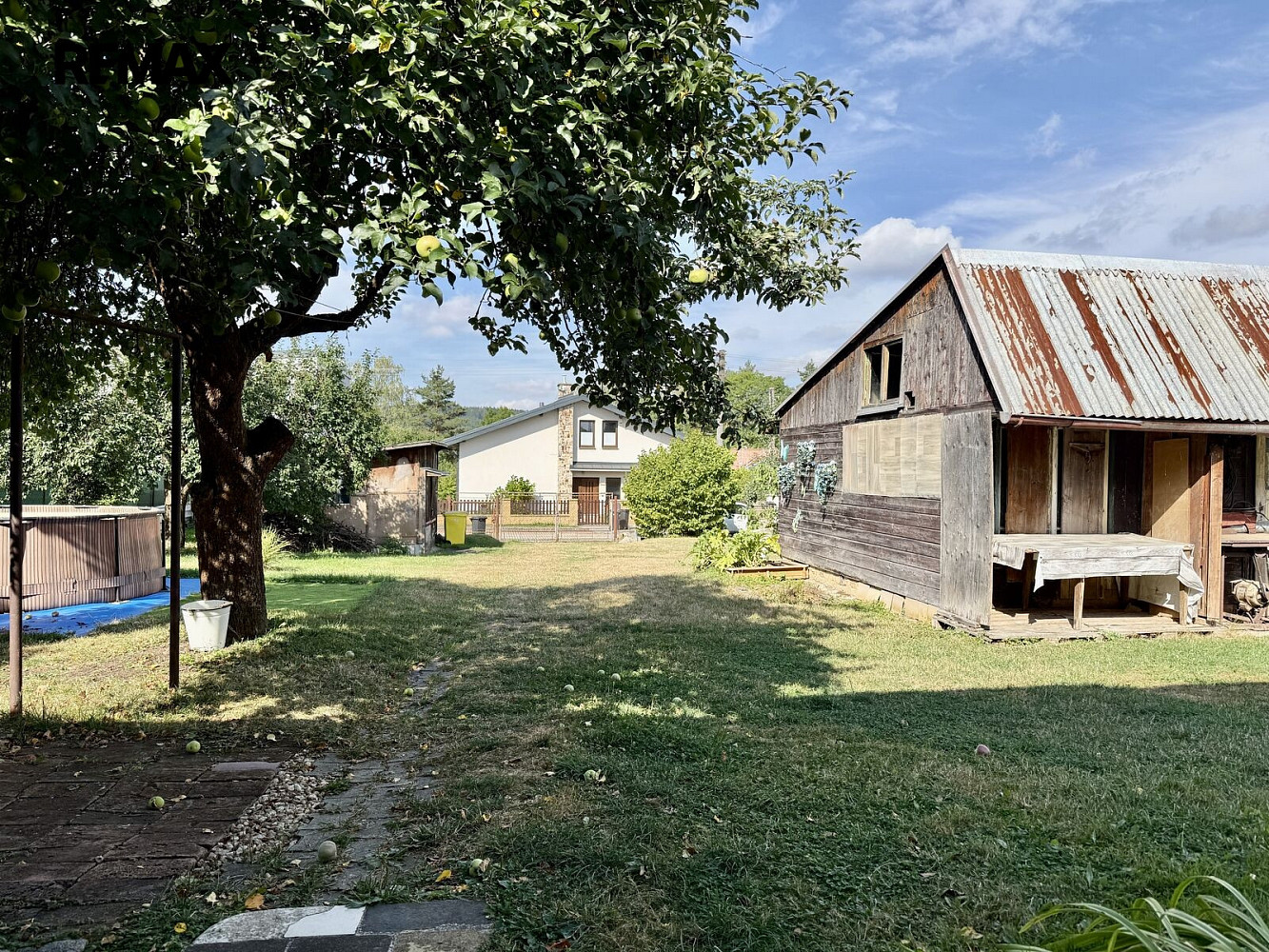 Pronájem zahrady 818 m² s chatou a garáží, Rokycany – pohled 4