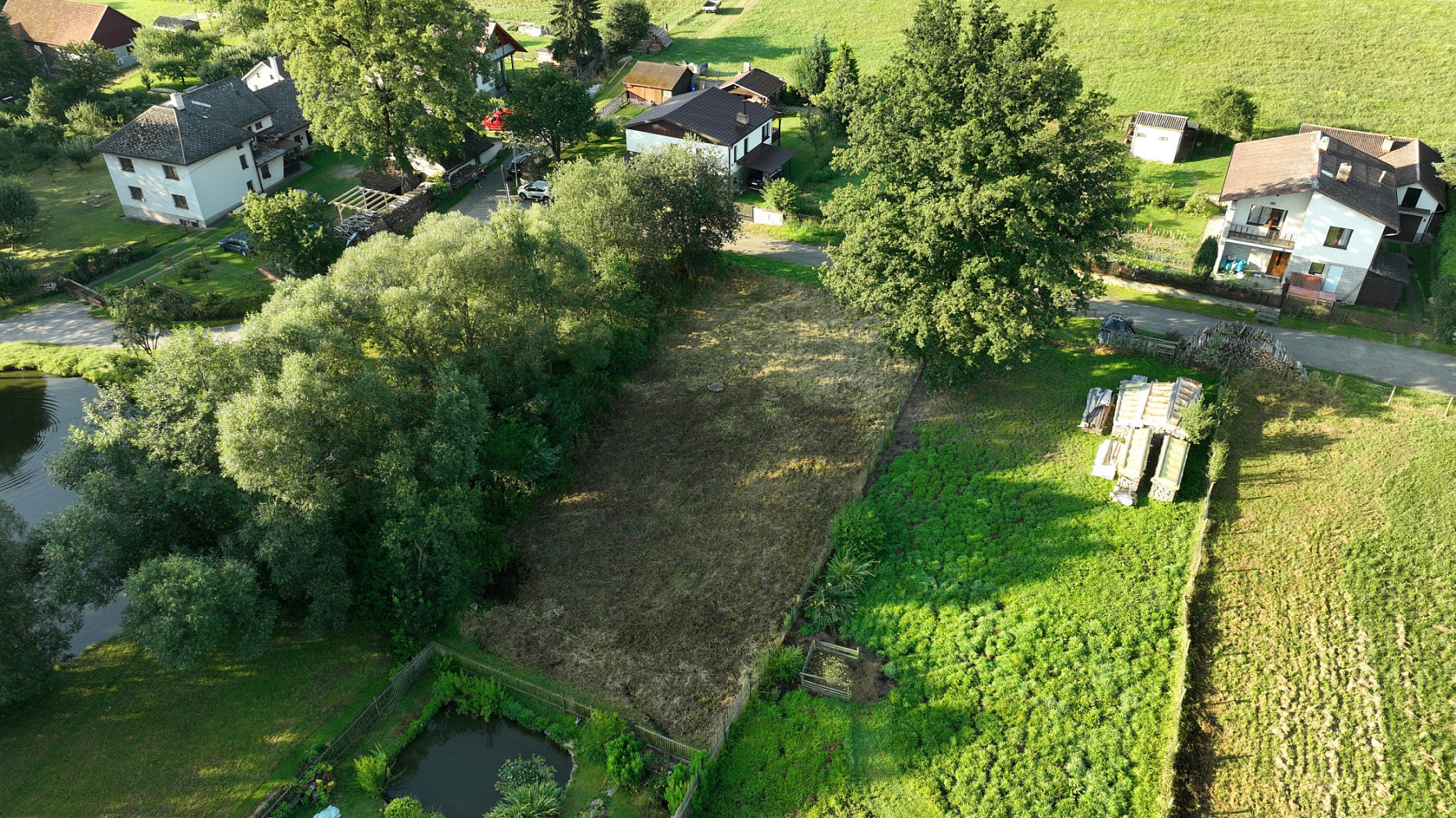 Prodej stavebního pozemku 771 m² – pohled 2