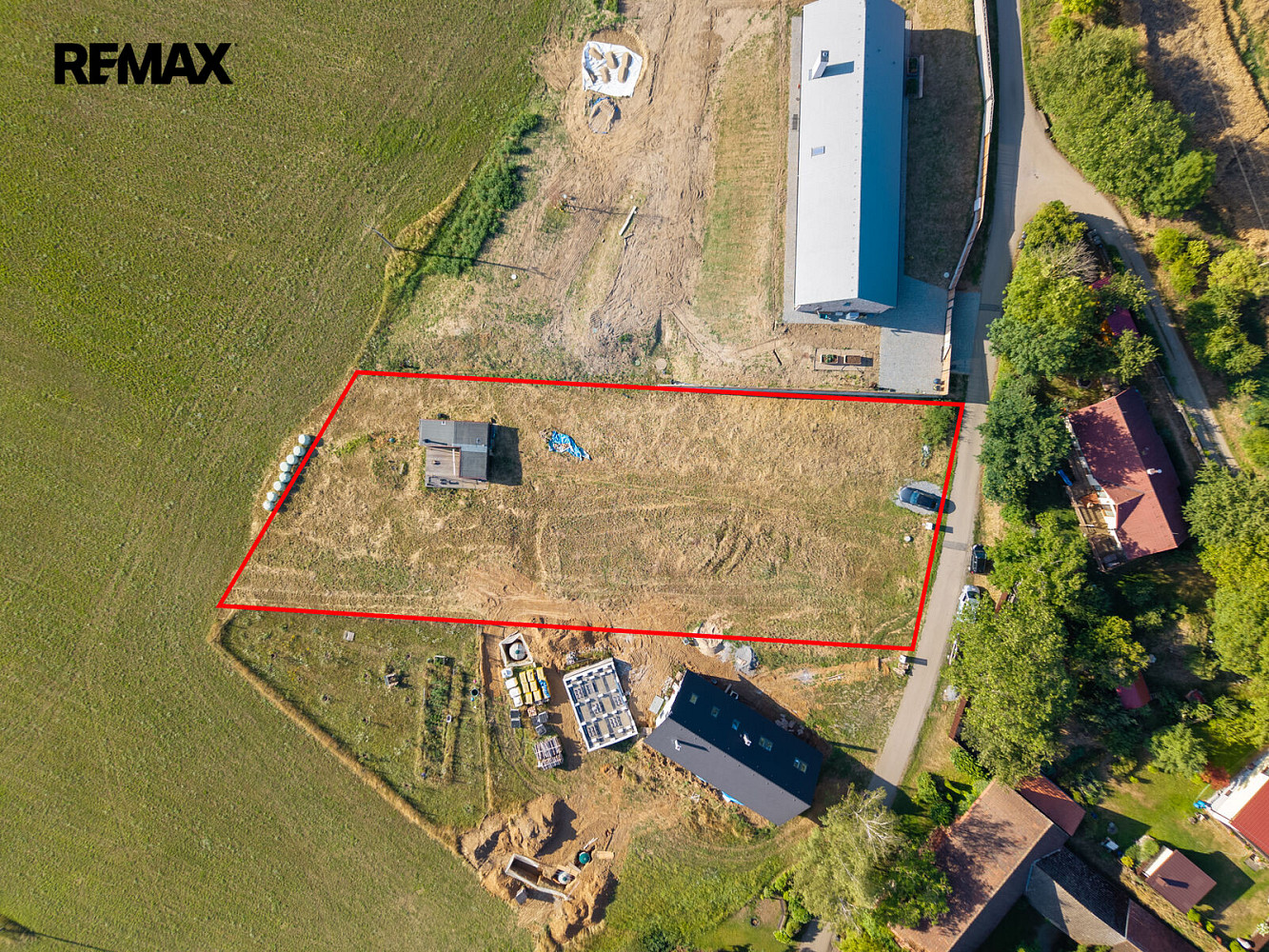 Prodej stavebního pozemku 2 744 m² – fotografie 5
