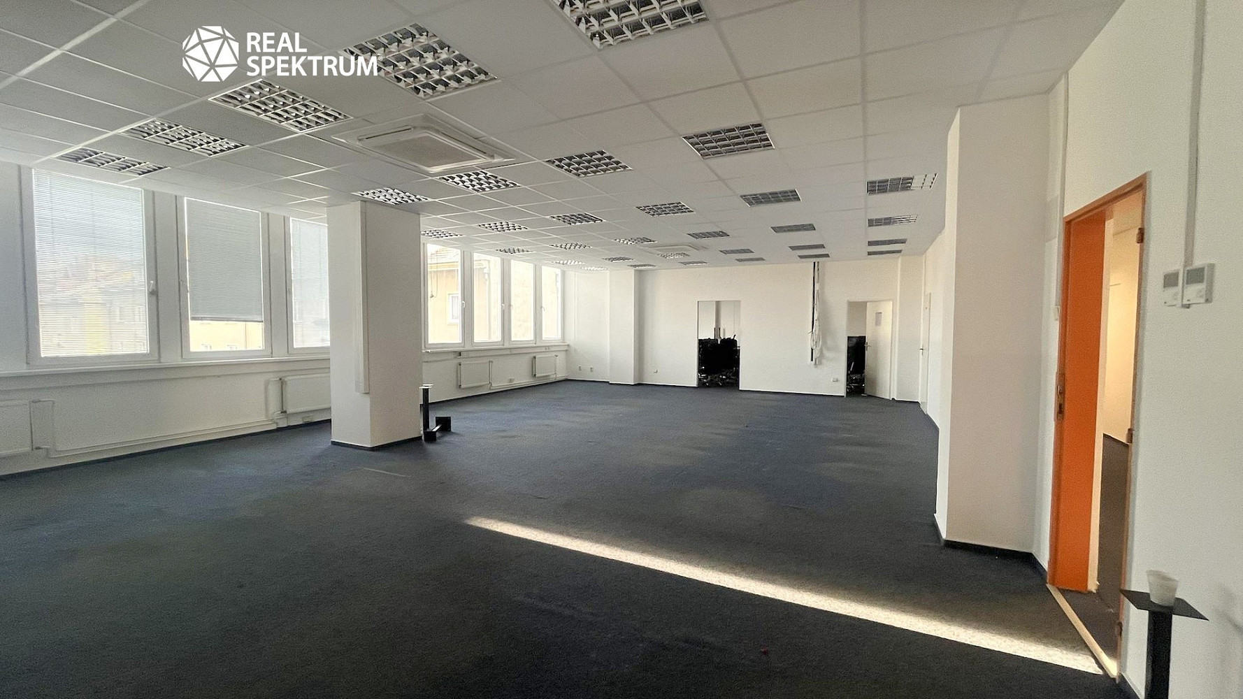 Pronájem kanceláře 470 m² – fotografie 2