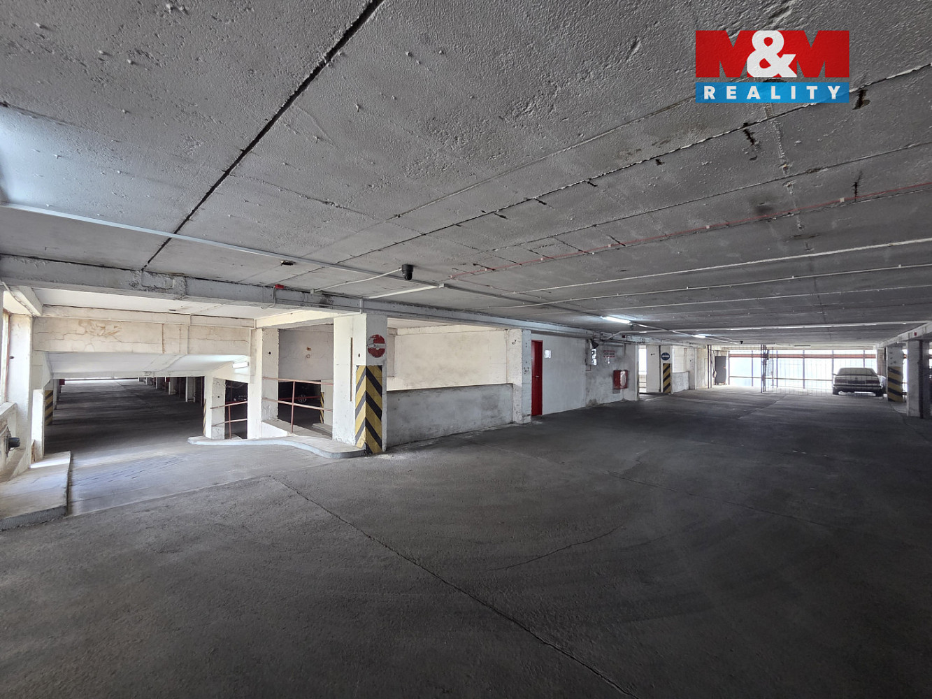 Pronájem garážového stání, 18 m2, praha, ul. lovosická — photo 2