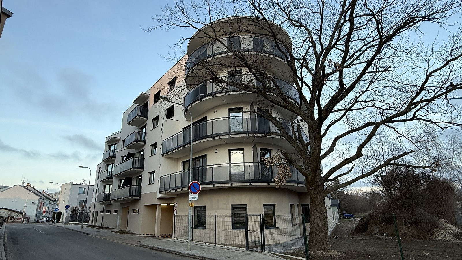 Prodej garážového stání (liftparker), 13 m2, na zlaté stoce - české budějovice — photo 3