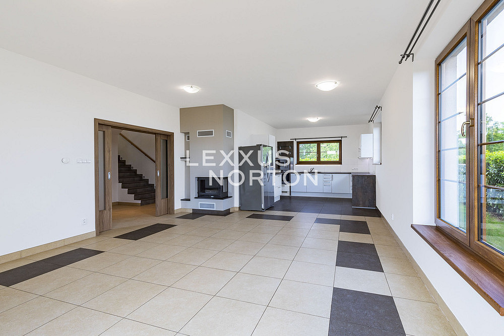 Pronájem domu 255 m² s pozemkem 517 m²