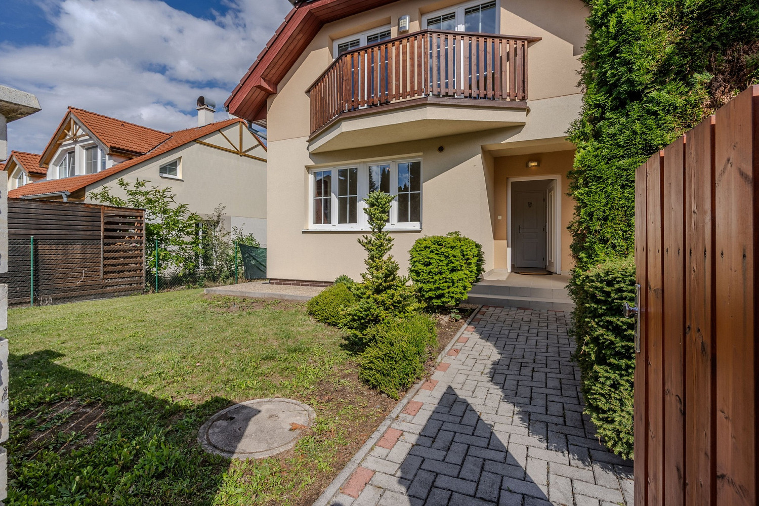 Prodej domu 190 m² s pozemkem 465 m² – fotografie 2
