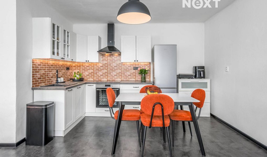 Prodej domu 250 m² s pozemkem 611 m², Zvoleněves – náhled fotky 4