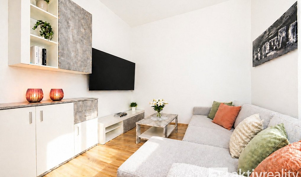 Prodej domu 250 m² s pozemkem 1 005 m², Dolní Zálezly – náhled fotky 16