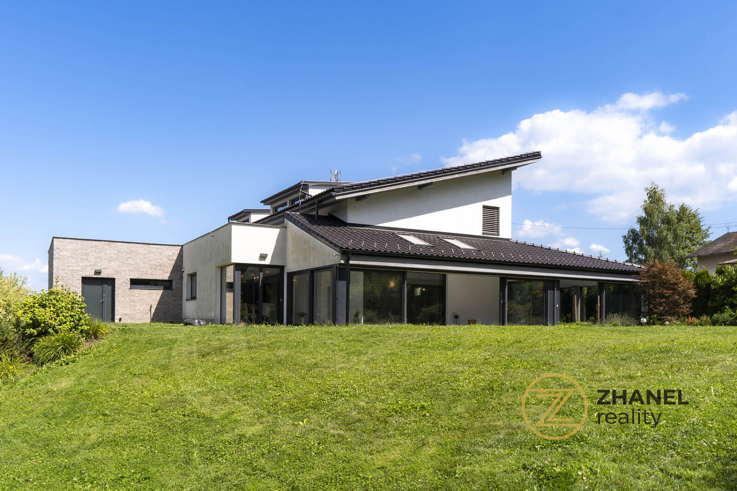 Prodej domu 351 m² s pozemkem 1 603 m²