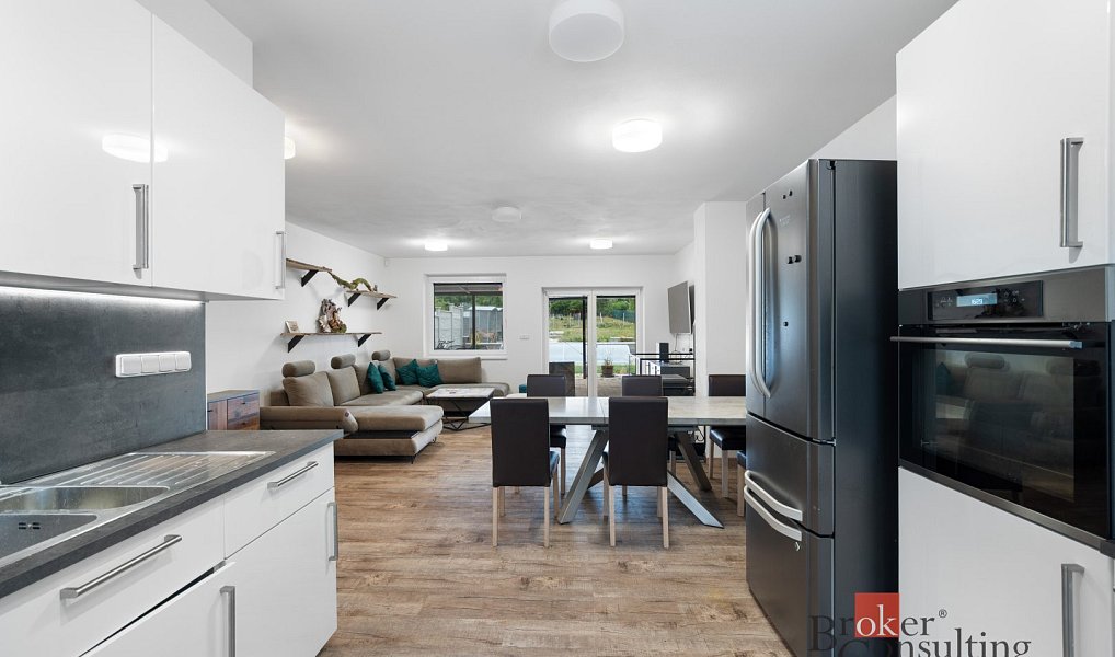 Prodej domu 178 m² s pozemkem 1 562 m², Pozořice – fotka 1 z 40