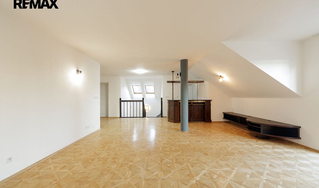 Prodej domu 520 m² s pozemkem 764 m², Roztoky – náhled fotky 16