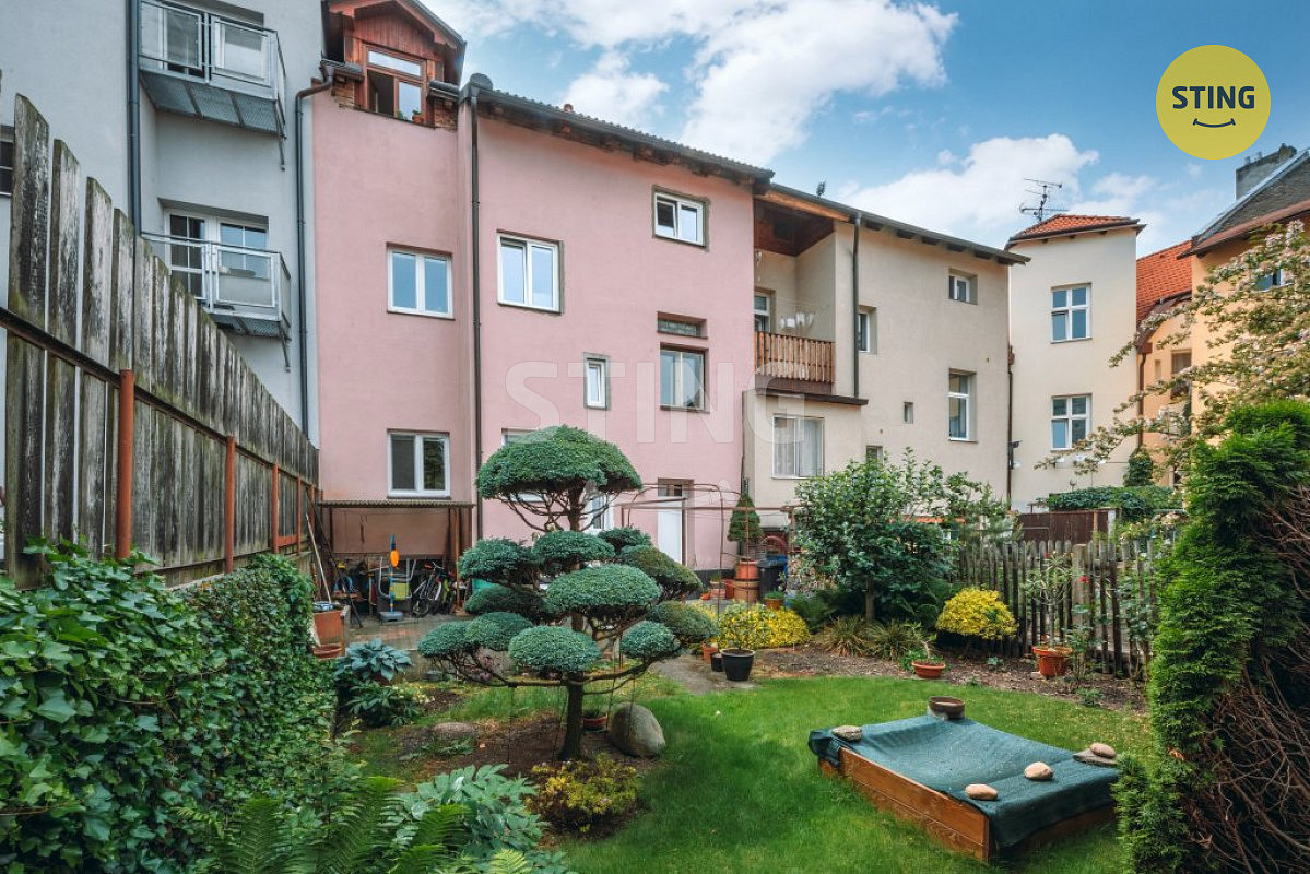Prodej domu 300 m² s pozemkem 214 m² – fotografie 2