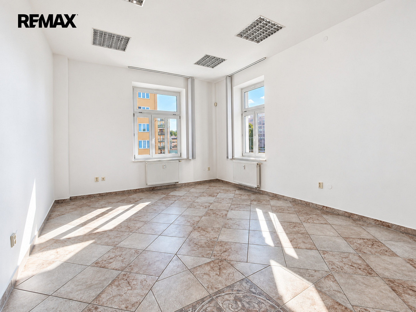 Pronájem kanceláře 96 m² – fotografie 4