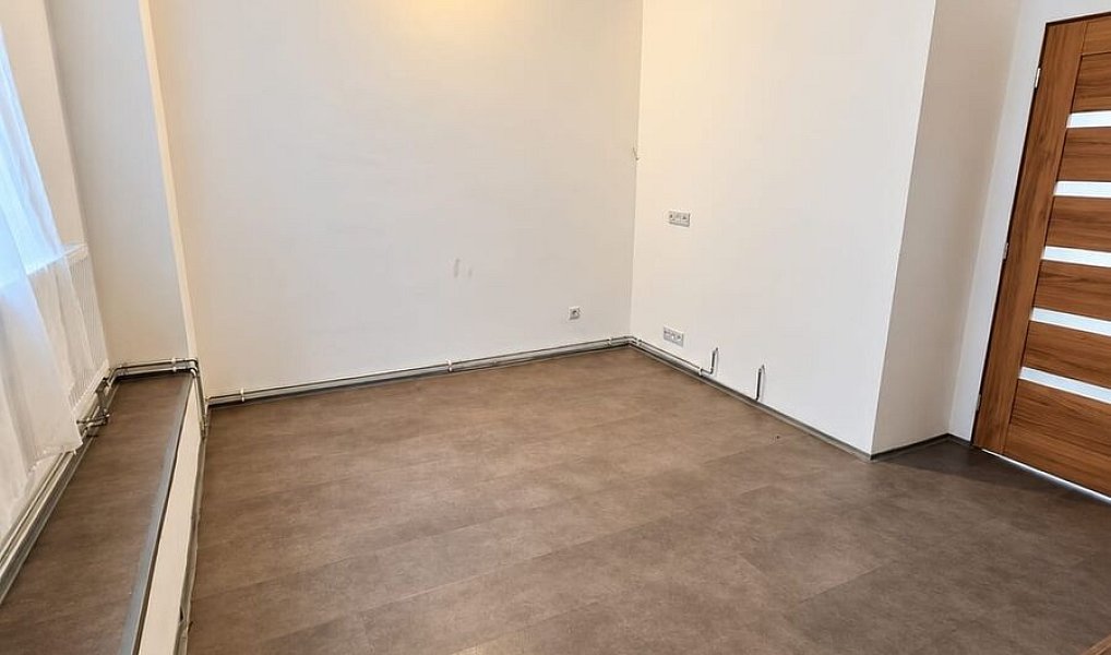 Pronájem bytu 1+kk 22 m², Duchcov – náhled fotky 2