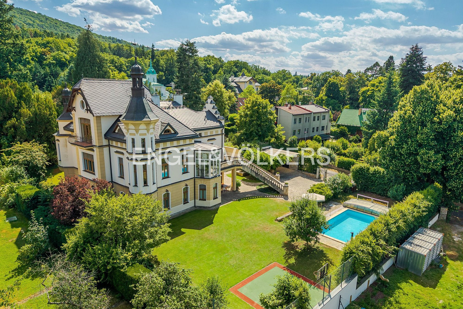 Prodej domu 581 m² s pozemkem 2 105 m²