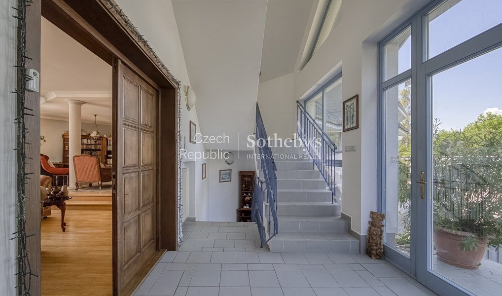 Prodej domu 609 m² s pozemkem 2 267 m², Vestec – náhled fotky 8