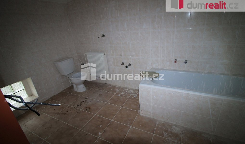 Prodej nájemního domu, činžáku 2 000 m², Aš – náhled fotky 17