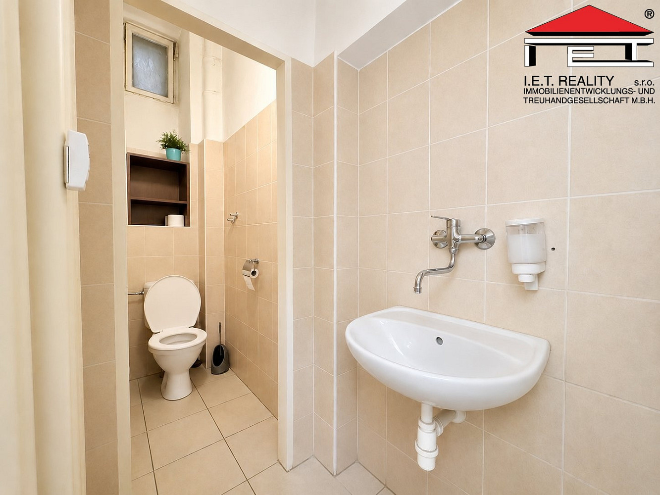 Pronájem obchodních prostor 109 m² – fotografie 5