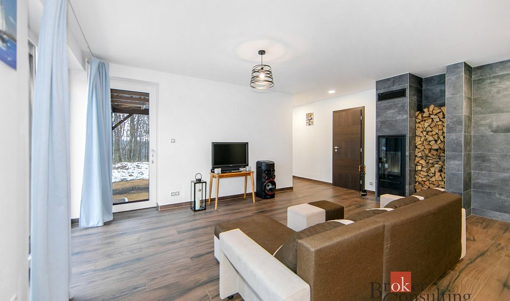 Prodej domu 196 m² s pozemkem 876 m², Loket – náhled fotky 9