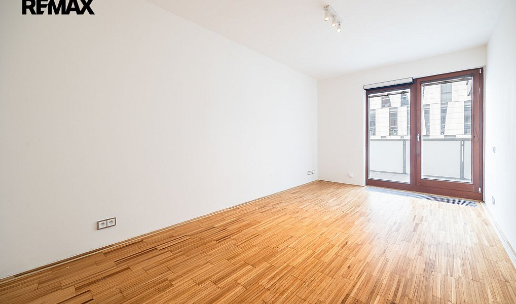Pronájem bytu 2+kk 73 m², Praha – náhled fotky 8