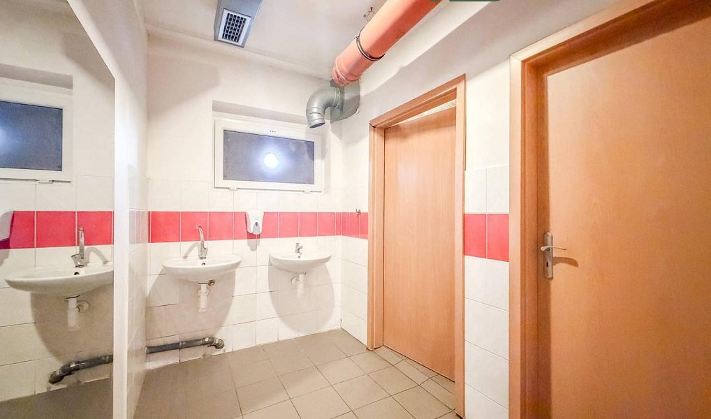 Pronájem obchodních prostor 160 m², Benešov – náhled fotky 9