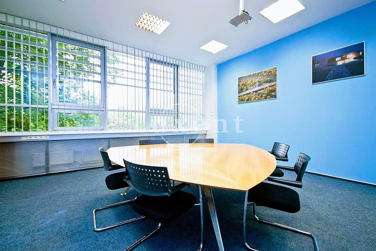 Pronájem kanceláře 570 m² – fotografie 3