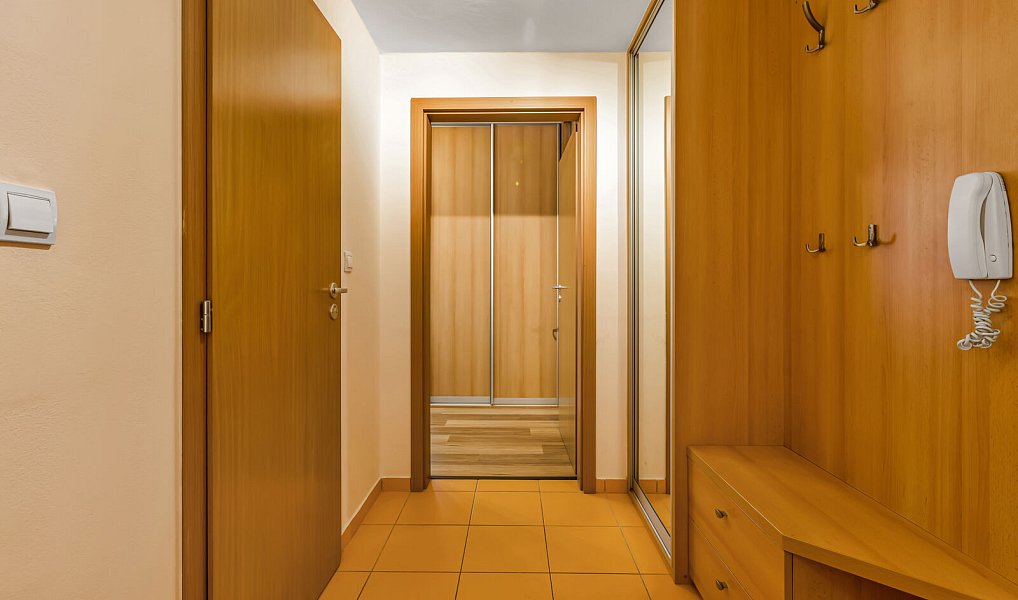 Prodej bytu 3+kk 116 m², Šestajovice – náhled fotky 2