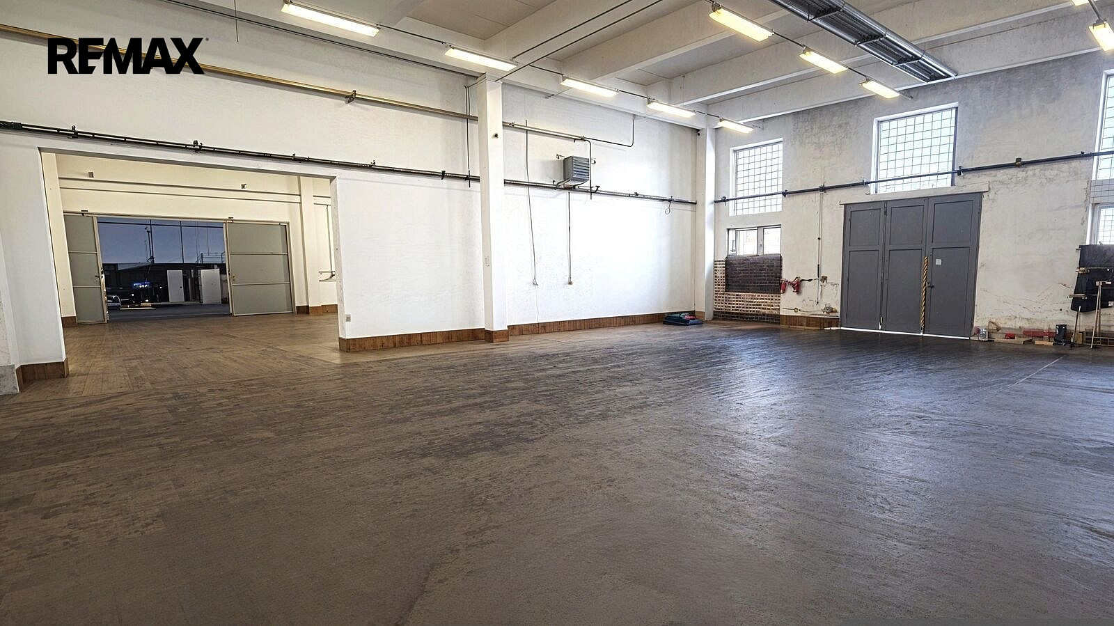 Pronájem obchodních prostor 2 000 m²