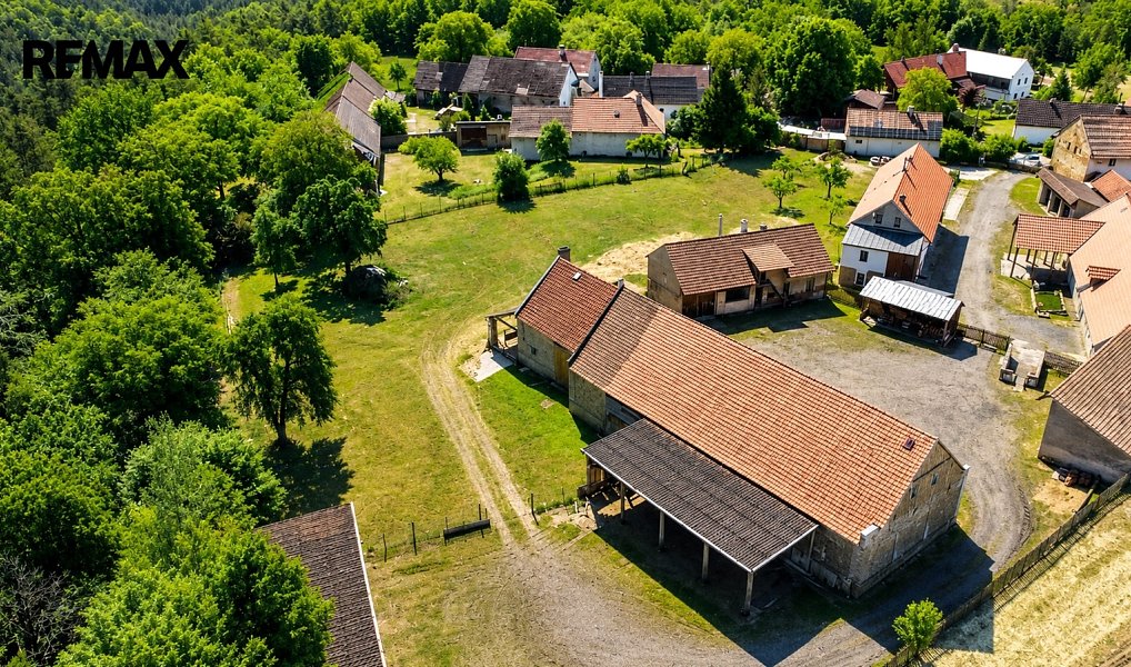 Prodej ubytovacího objektu 320 m², Kokořín – náhled fotky 9