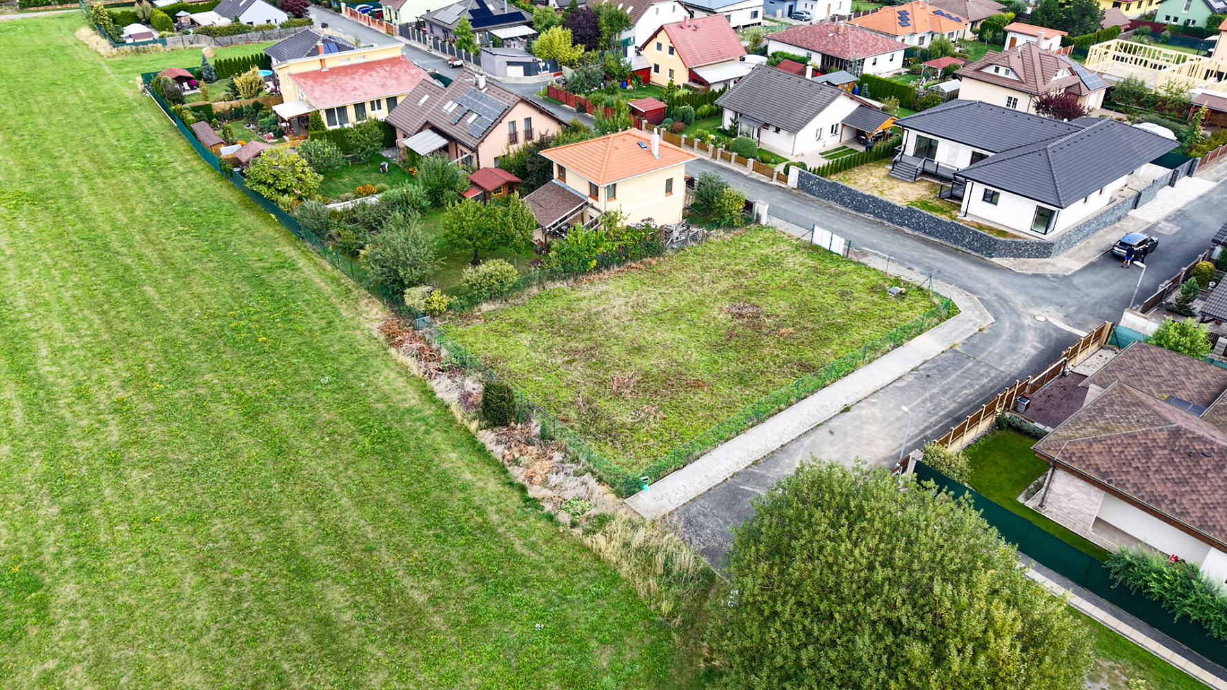 Prodej stavebního pozemku 658 m² – fotografie 3