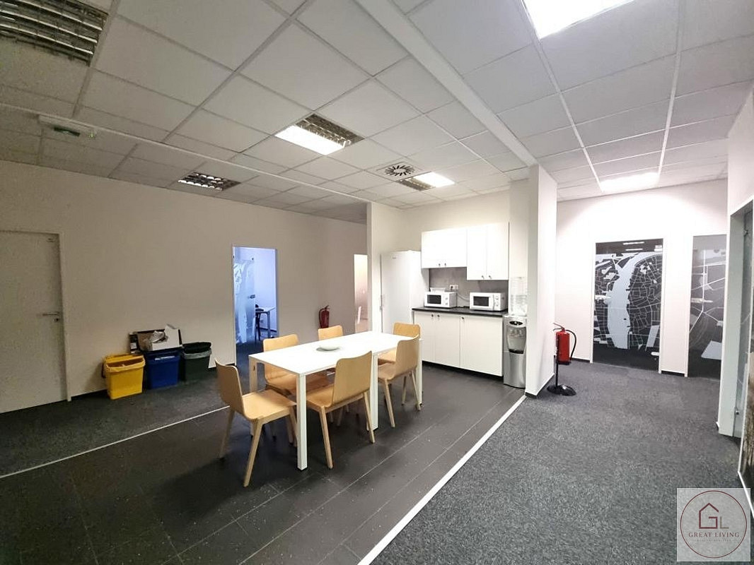 Pronájem kanceláře 714 m² – fotografie 5