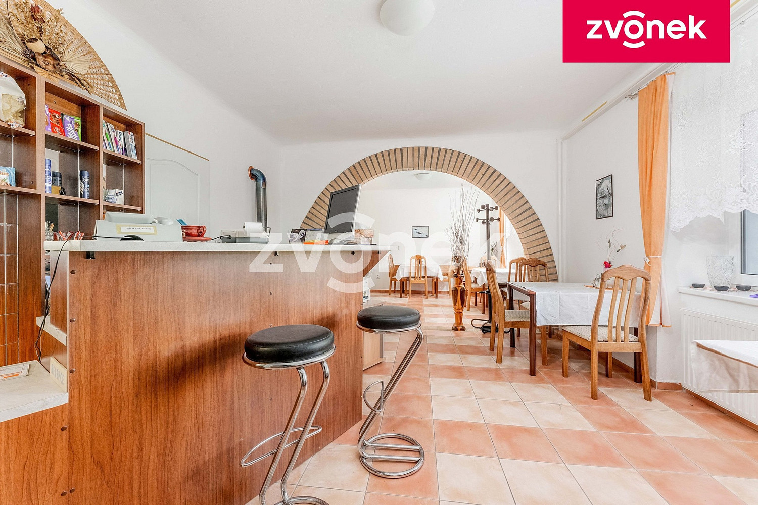 Prodej ubytovacího objektu 400 m² – fotografie 2