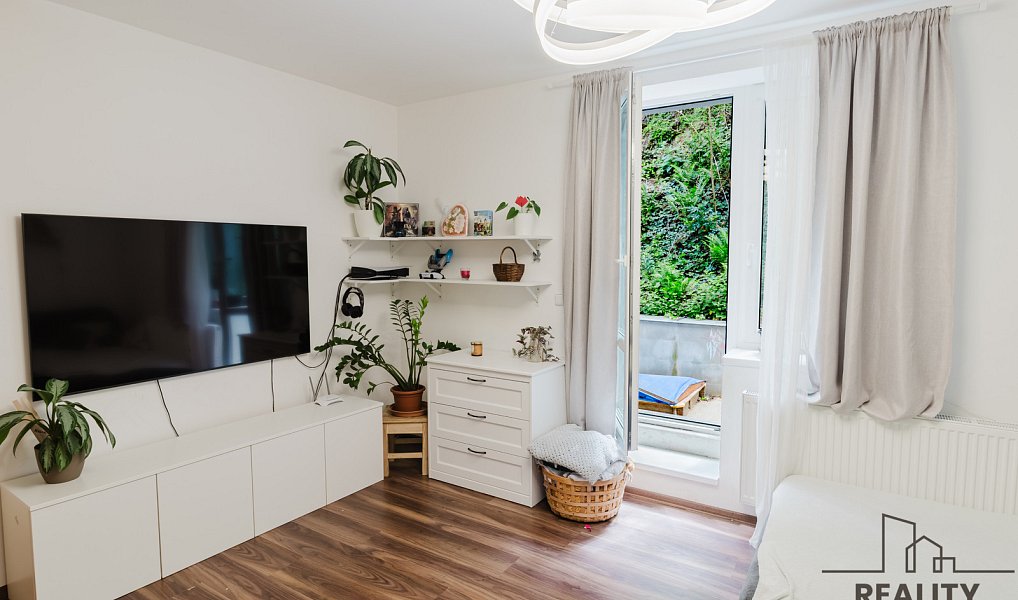 Prodej domu 100 m² s pozemkem 160 m², Oslavany – náhled fotky 2