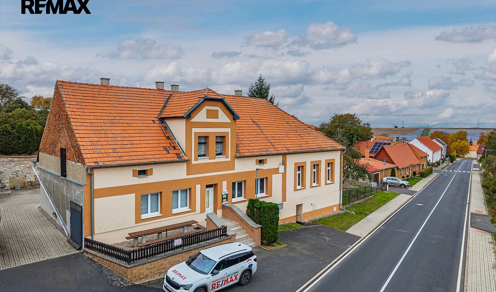 Prodej kanceláře 670 m², Zbrašín – náhled fotky 2