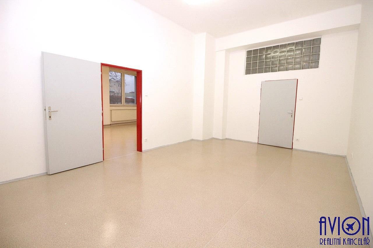 Pronájem kanceláře 69 m² – fotografie 2