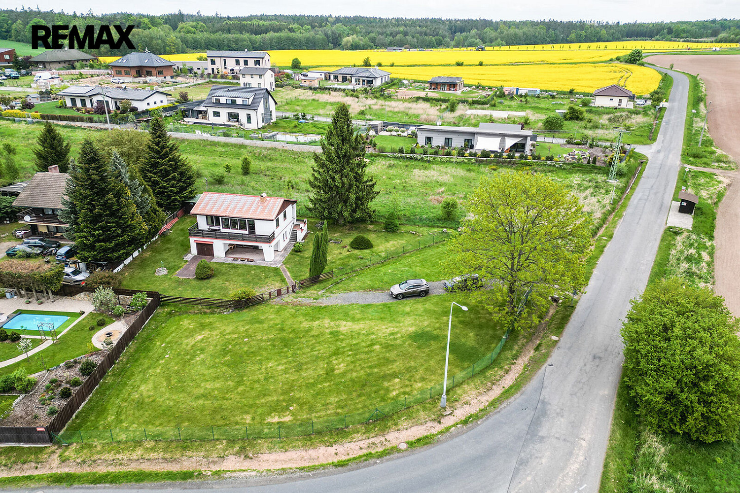 Prodej stavebního pozemku 1 968 m² – fotografie 2