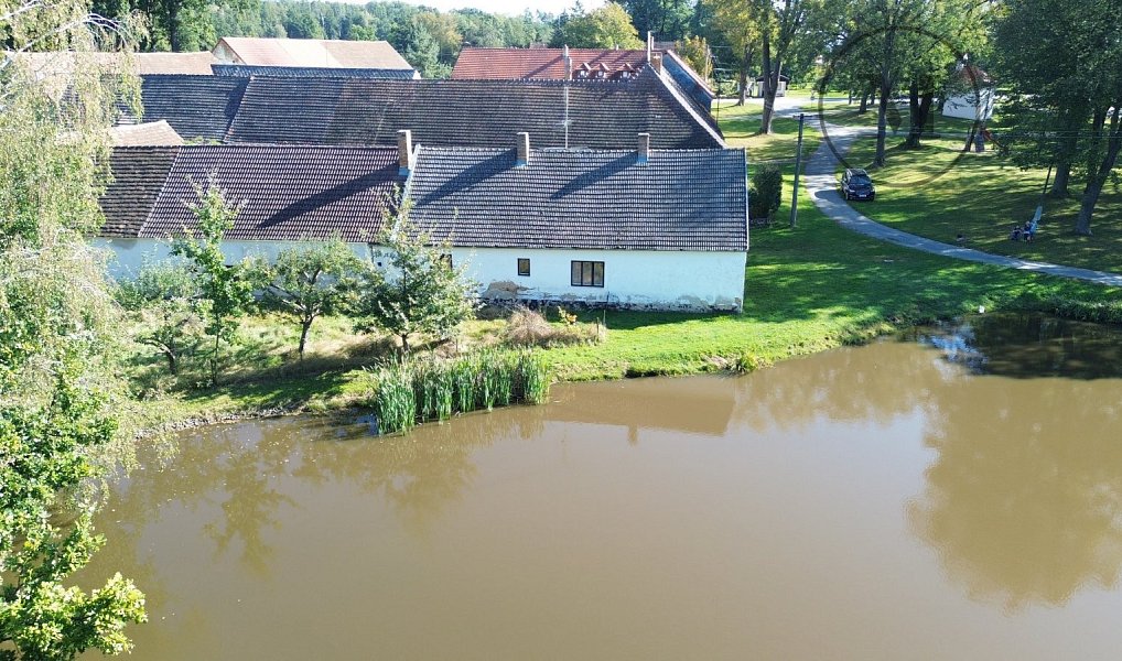 Prodej chaty/chalupy 460 m² s pozemkem 2 427 m², Lišov – náhled fotky 4