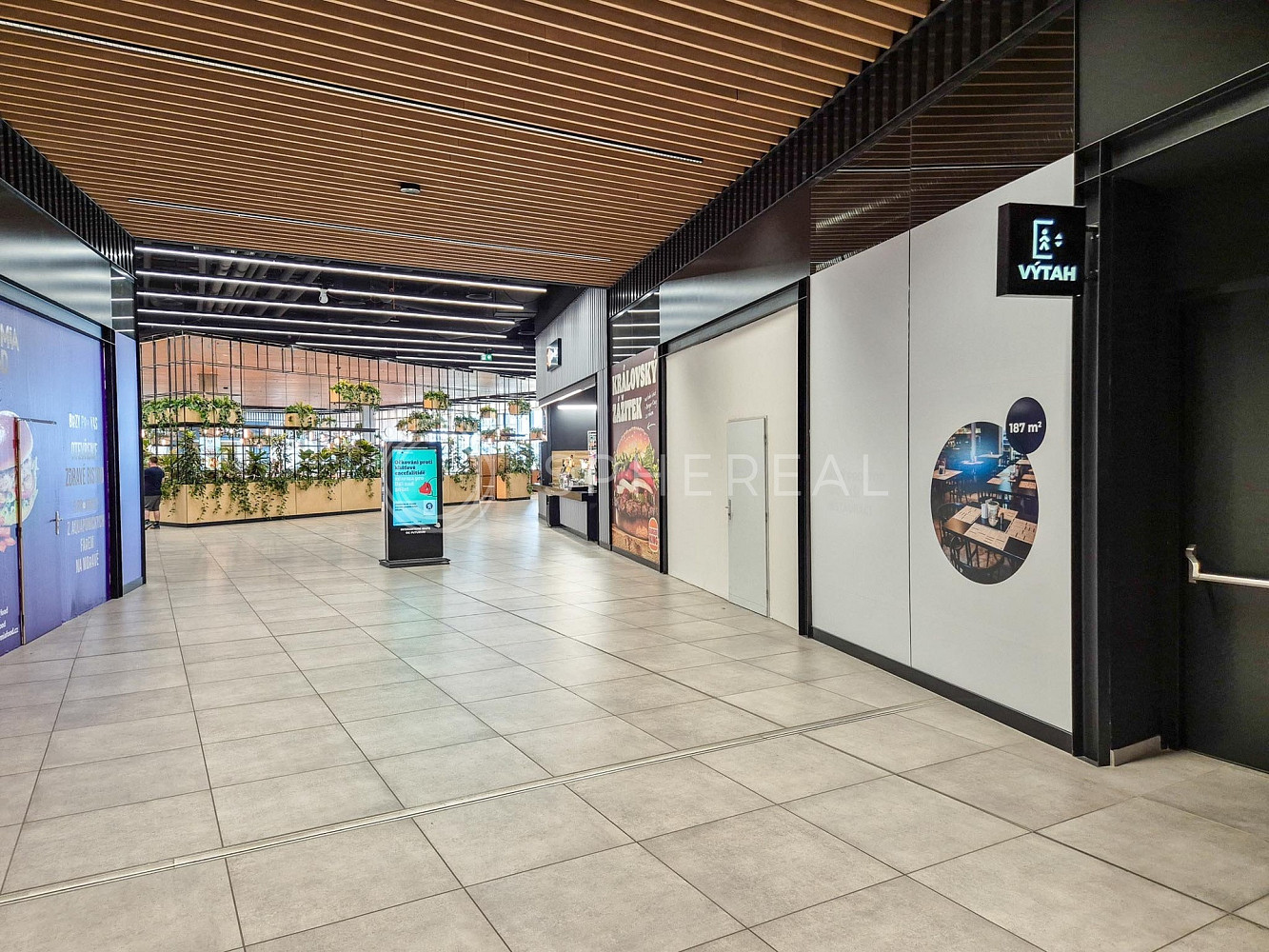 Pronájem obchodních prostor 187 m² — photo 2