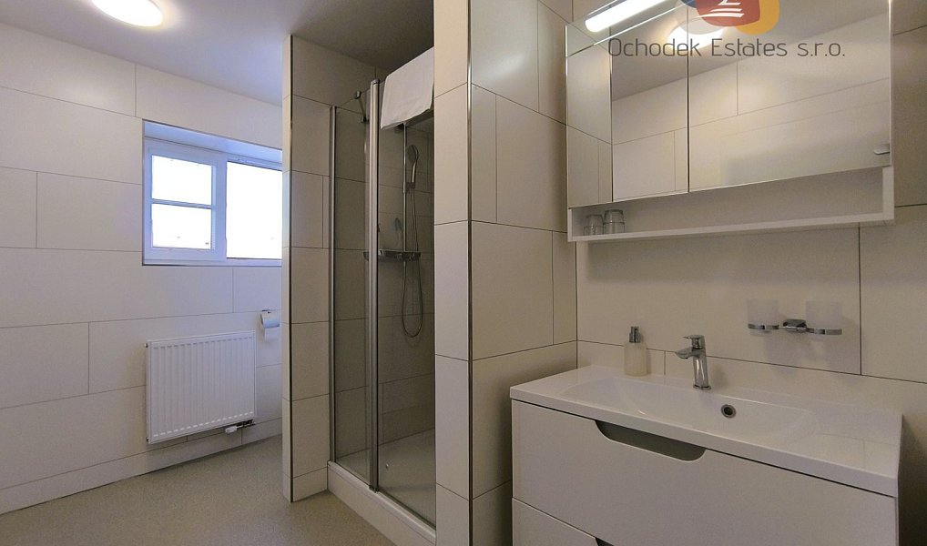 Prodej ubytovacího objektu 690 m², Hněvotín – náhled fotky 14