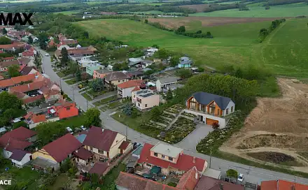 Prodej stavebního pozemku 1 501 m², Hostěradice, okres Znojmo