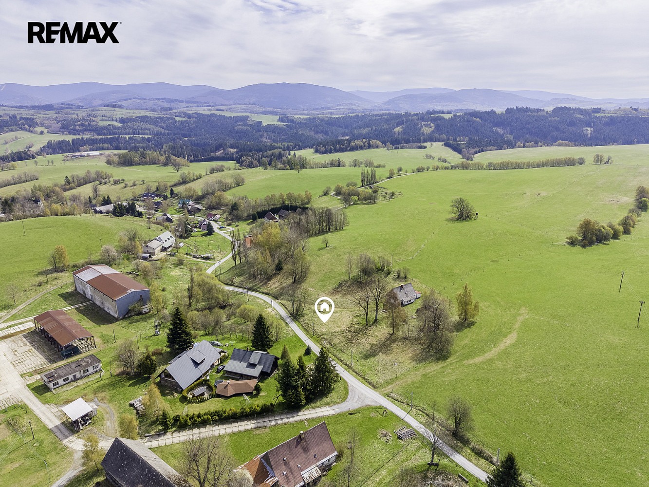 Prodej stavebního pozemku 1 438 m²