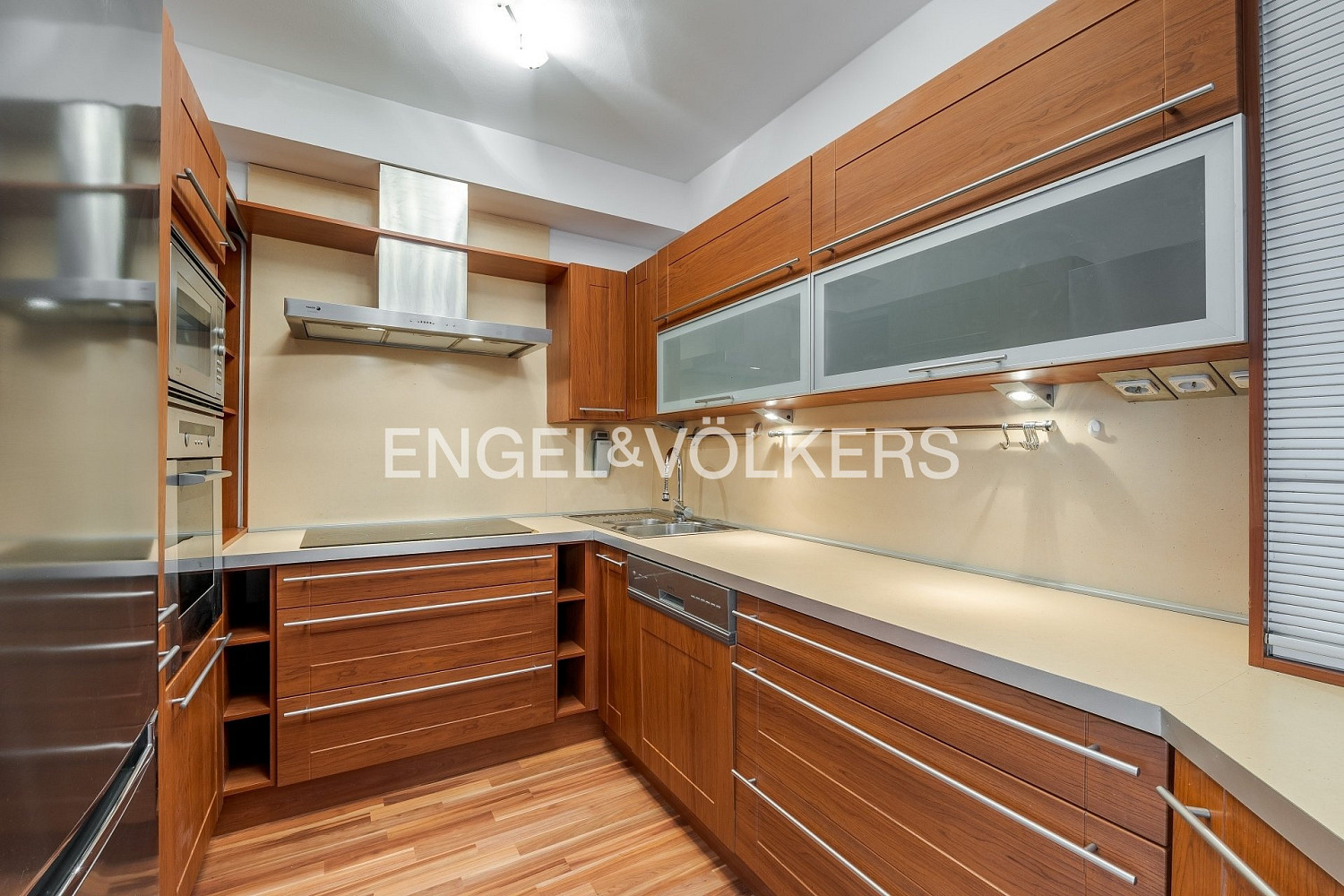 Pronájem bytu 3+kk 82 m² — photo 2