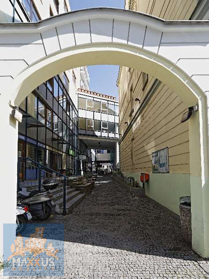 Pronájem kanceláře 325 m² – fotografie 5