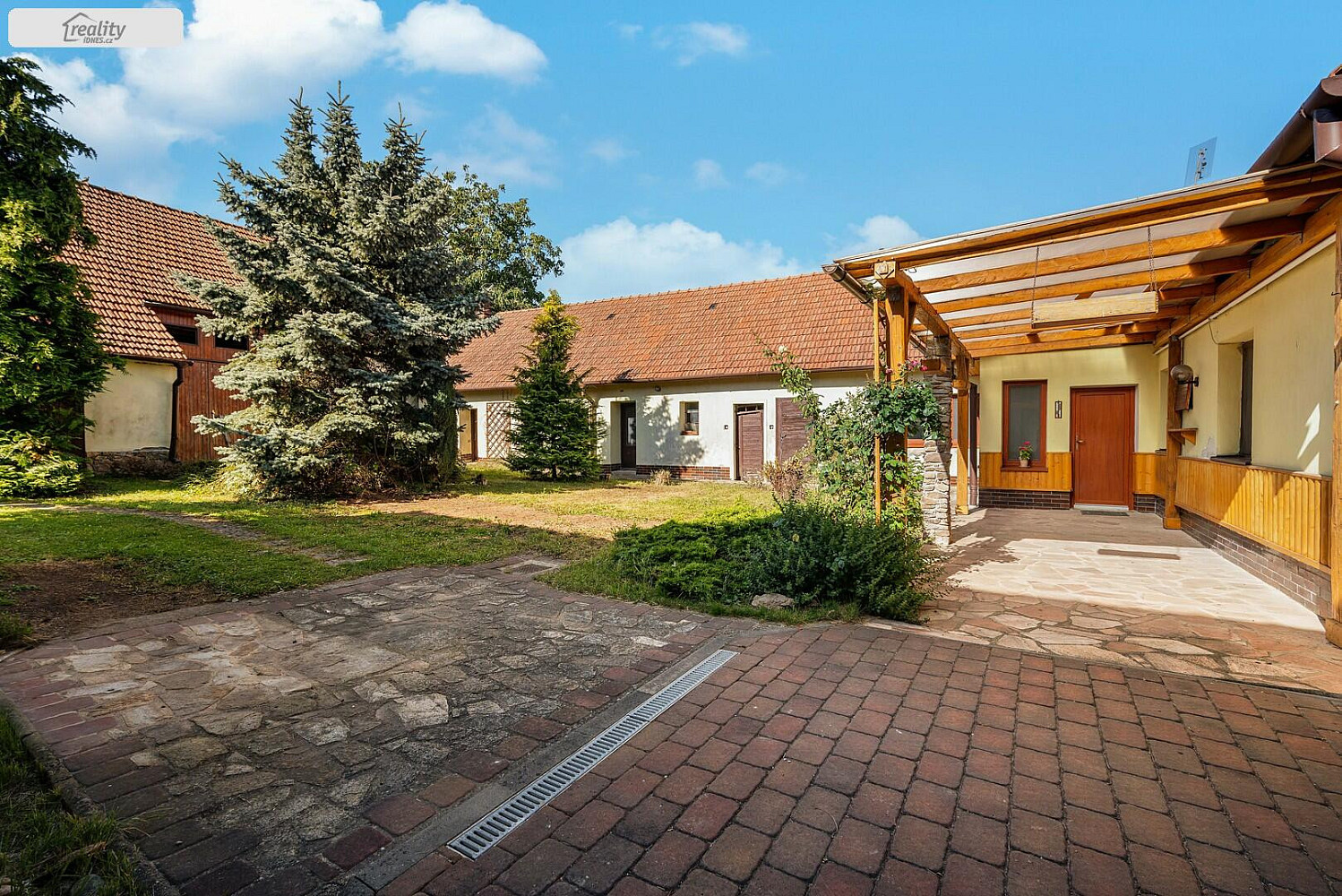 Prodej domu 140 m² s pozemkem 1 388 m² – fotografie 2