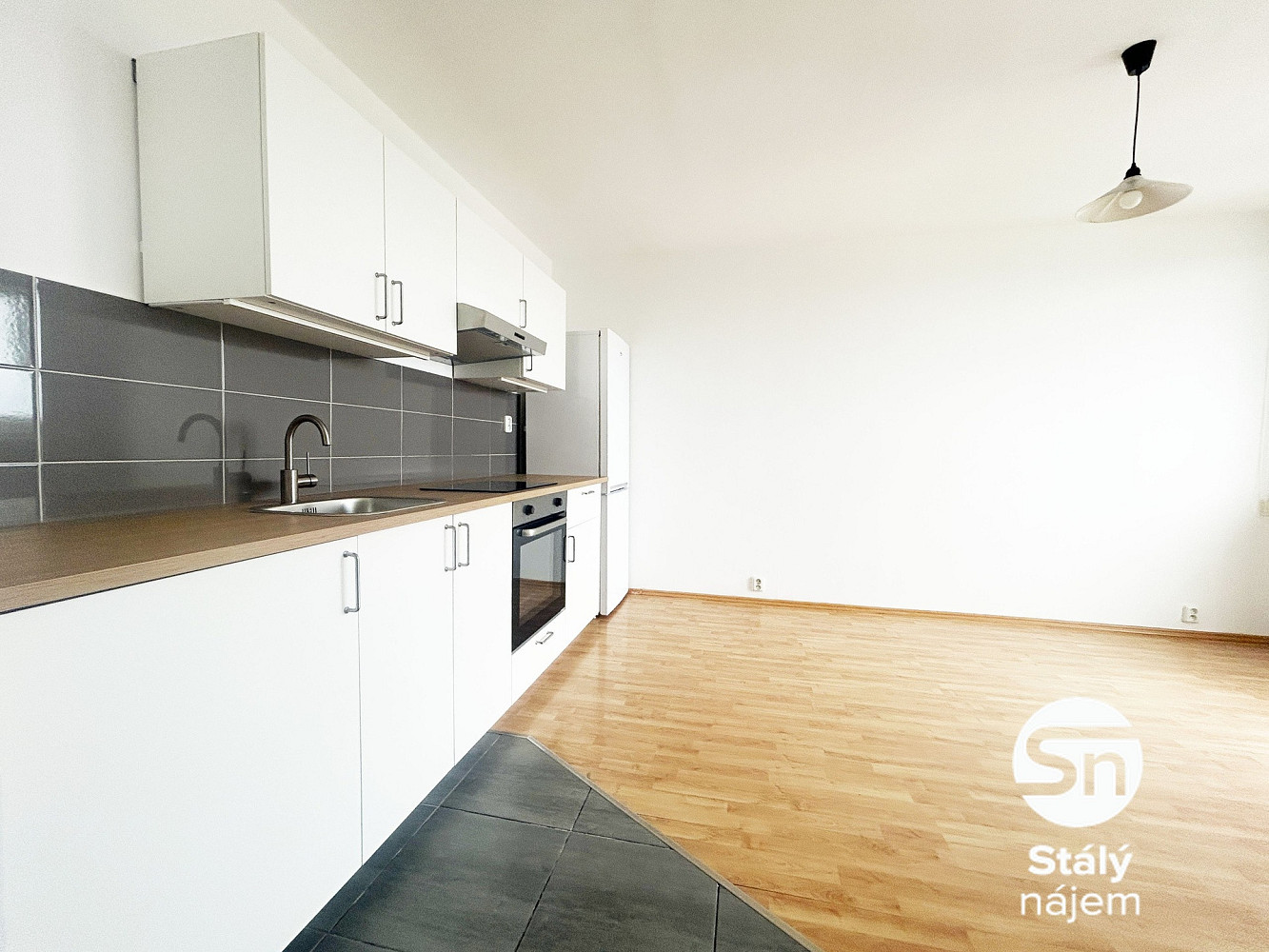 Pronájem bytu 2+kk 33 m² – fotografie 2
