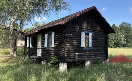 Sušice roubená dřevěná stavba srubu (5,5 x 8 m) na patkách k odvezení, Sušice, okres Klatovy