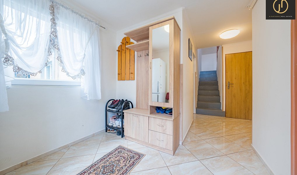 Prodej domu 262 m² s pozemkem 2 342 m², Chožov – náhled fotky 8
