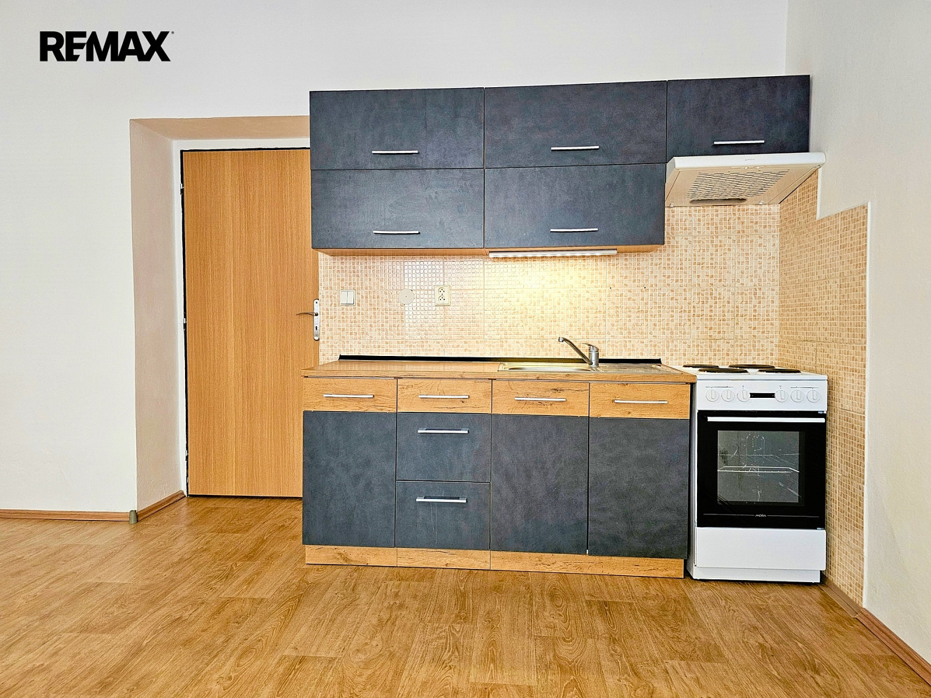 Pronájem bytu 2+kk 39 m² – fotografie 3