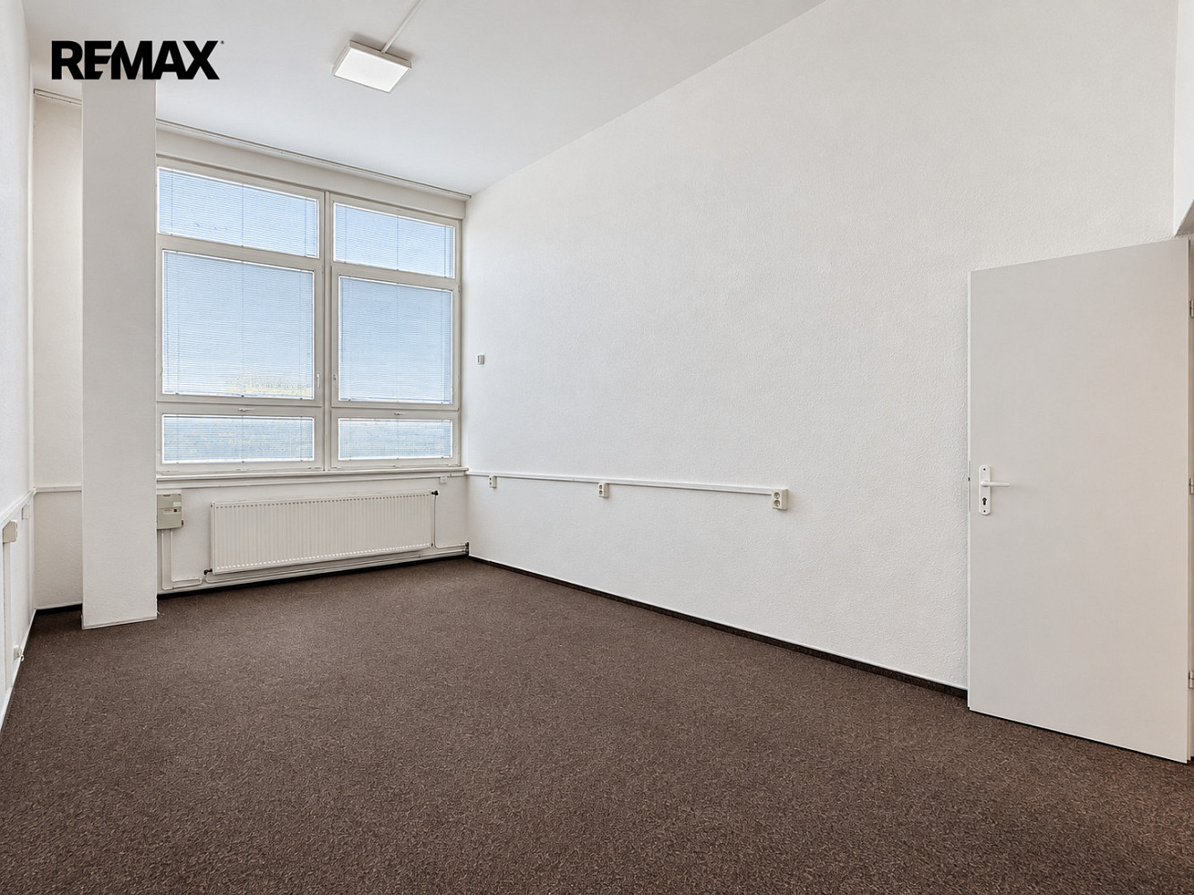 Pronájem kanceláře 48 m² – fotografie 2